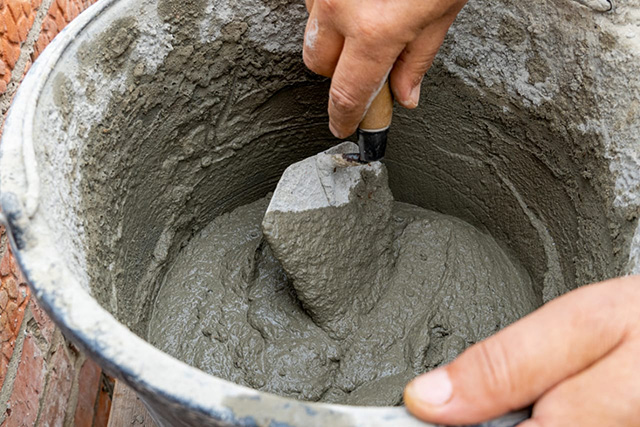 Cần trộn vữa thạch cao theo tỷ lệ nhất định