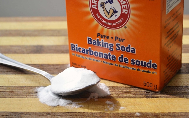 Cách tẩy mốc sơn tường nhà bằng baking soda.