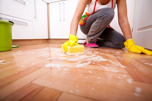 cách tẩy sơn tường trên gỗ bằng xăng thơm