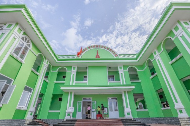 màu sơn trường học màu Green Breakers 