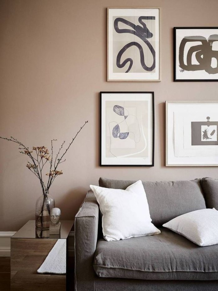 Phối thêm nhành cây hoặc sofa gối tựa mày xám trắng