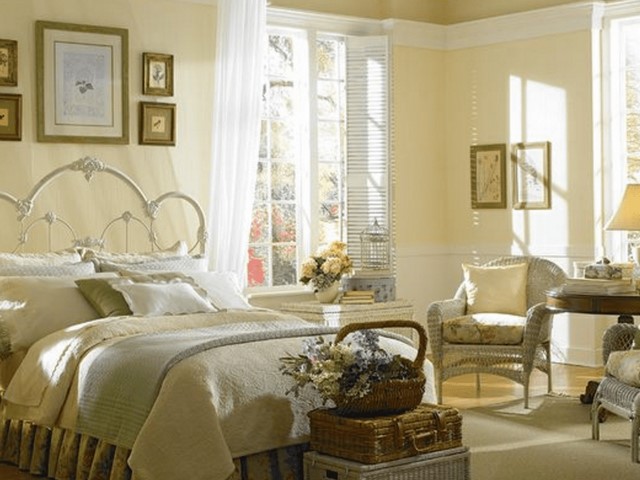 Màu vàng pastel kết hợp với đồ vật tạo nên hơi hướng cổ điển (Mã màu Peaceful 30A-2P)